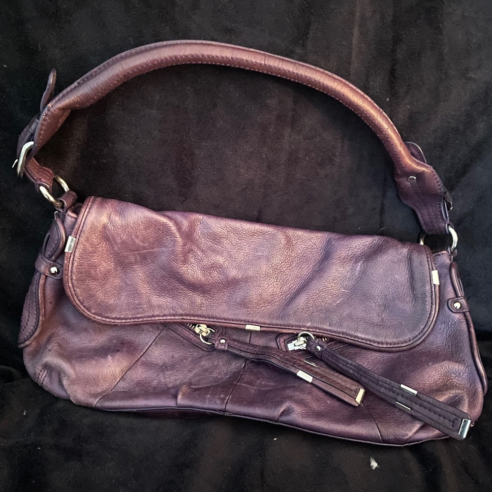 B Makowsky Shoulderbag leather purple